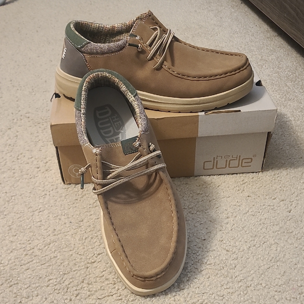 Hey Dude Leather Wally Size 8M - EUC!!!